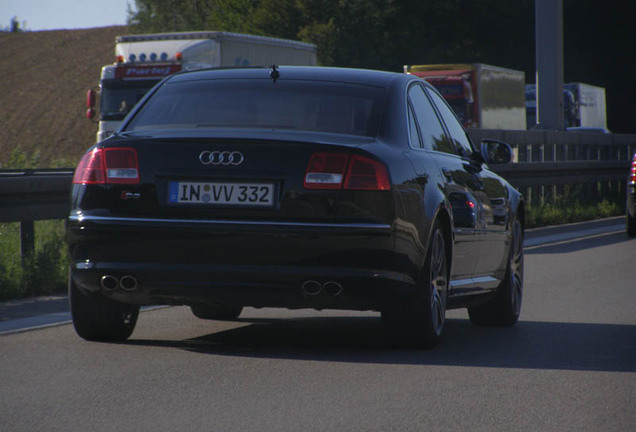 Audi S8 D3