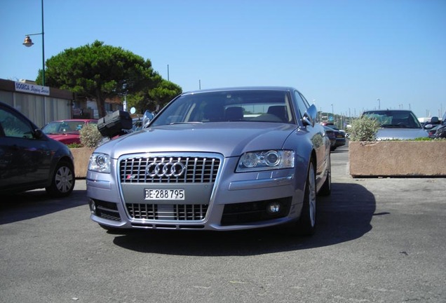 Audi S8 D3