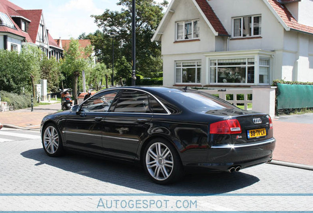 Audi S8 D3