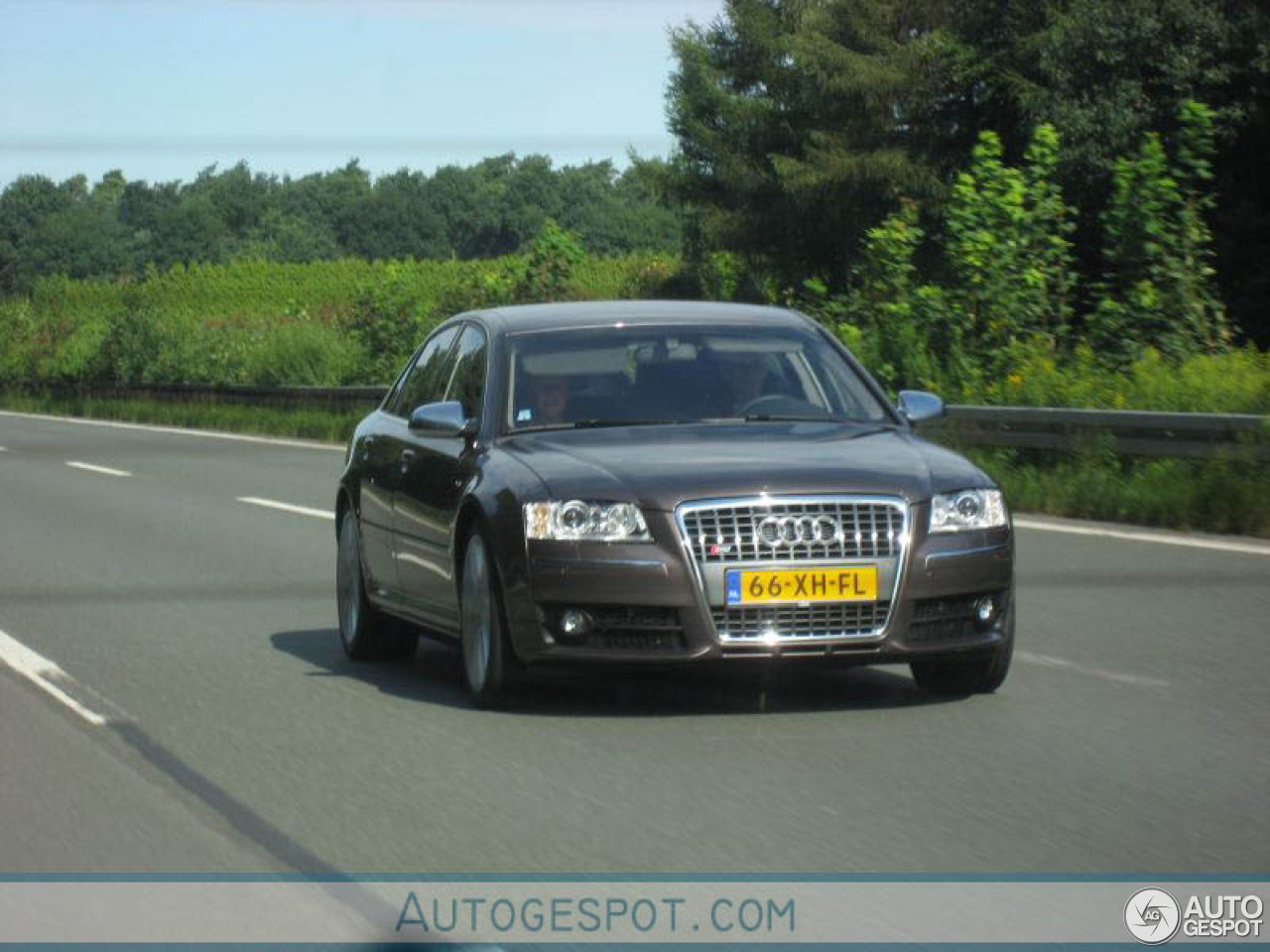 Audi S8 D3