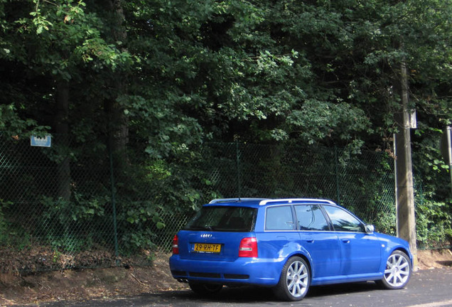 Audi RS4 Avant B5