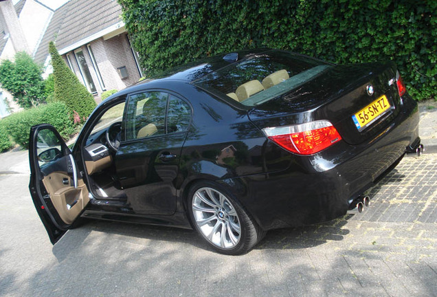 BMW M5 E60 2005