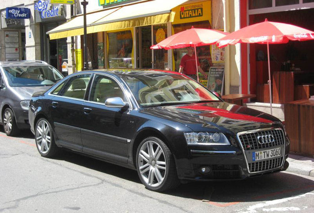 Audi S8 D3