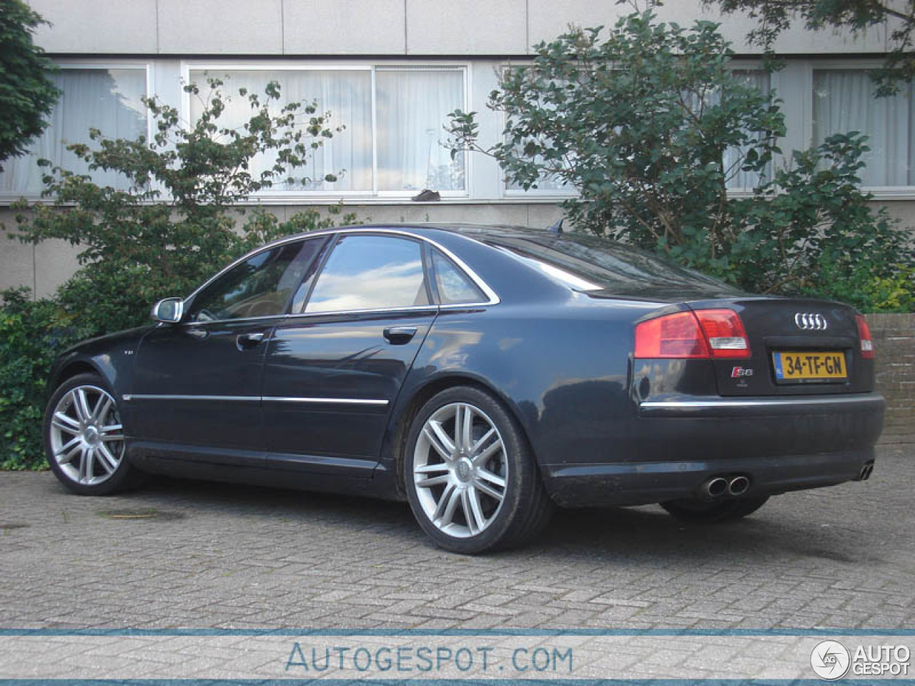 Audi S8 D3