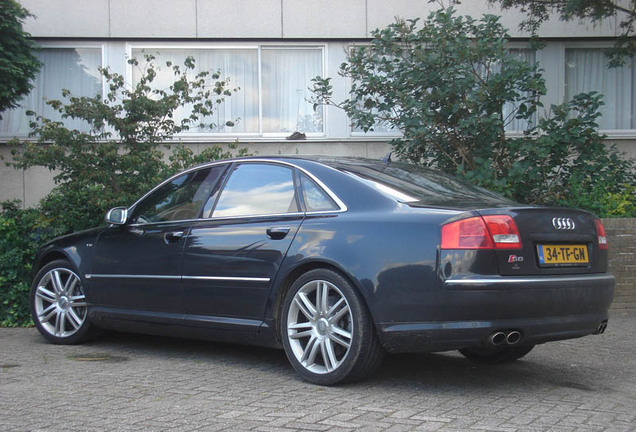 Audi S8 D3