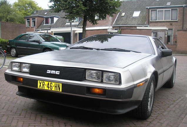 DeLorean DMC-12