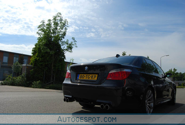 BMW M5 E60 2005