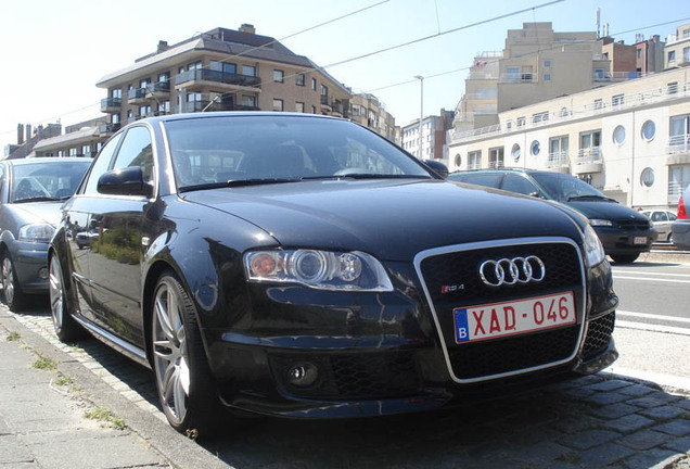 Audi RS4 Sedan