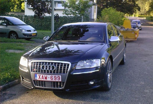 Audi S8 D3