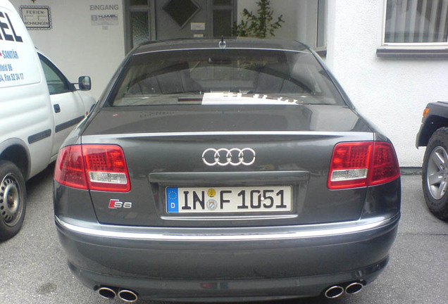 Audi S8 D3