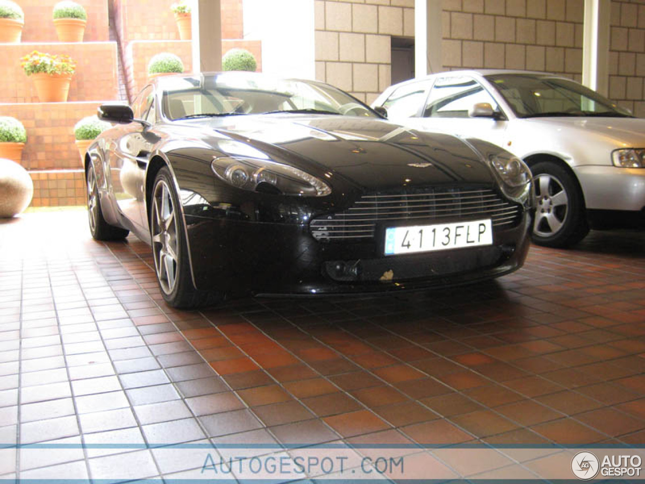 Aston Martin V8 Vantage