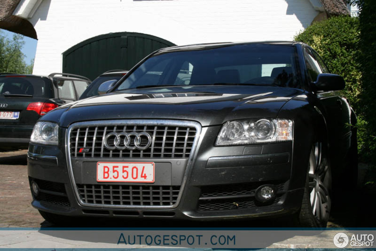 Audi S8 D3