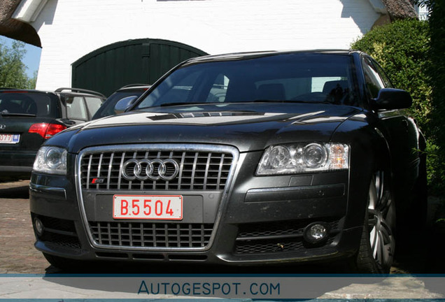 Audi S8 D3