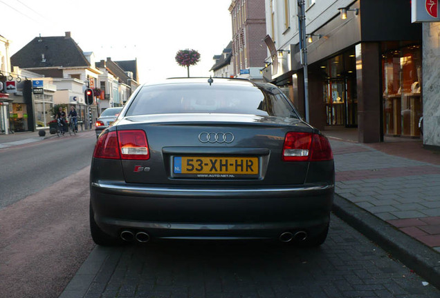 Audi S8 D3