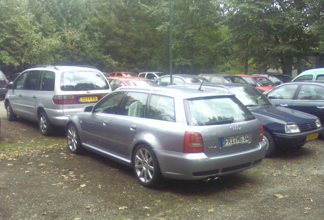 Audi RS4 Avant B5