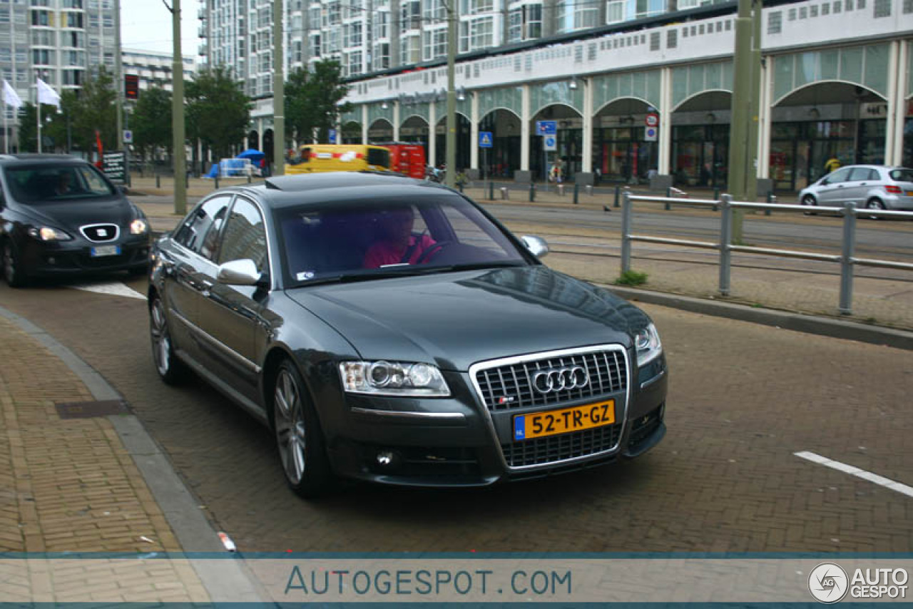 Audi S8 D3