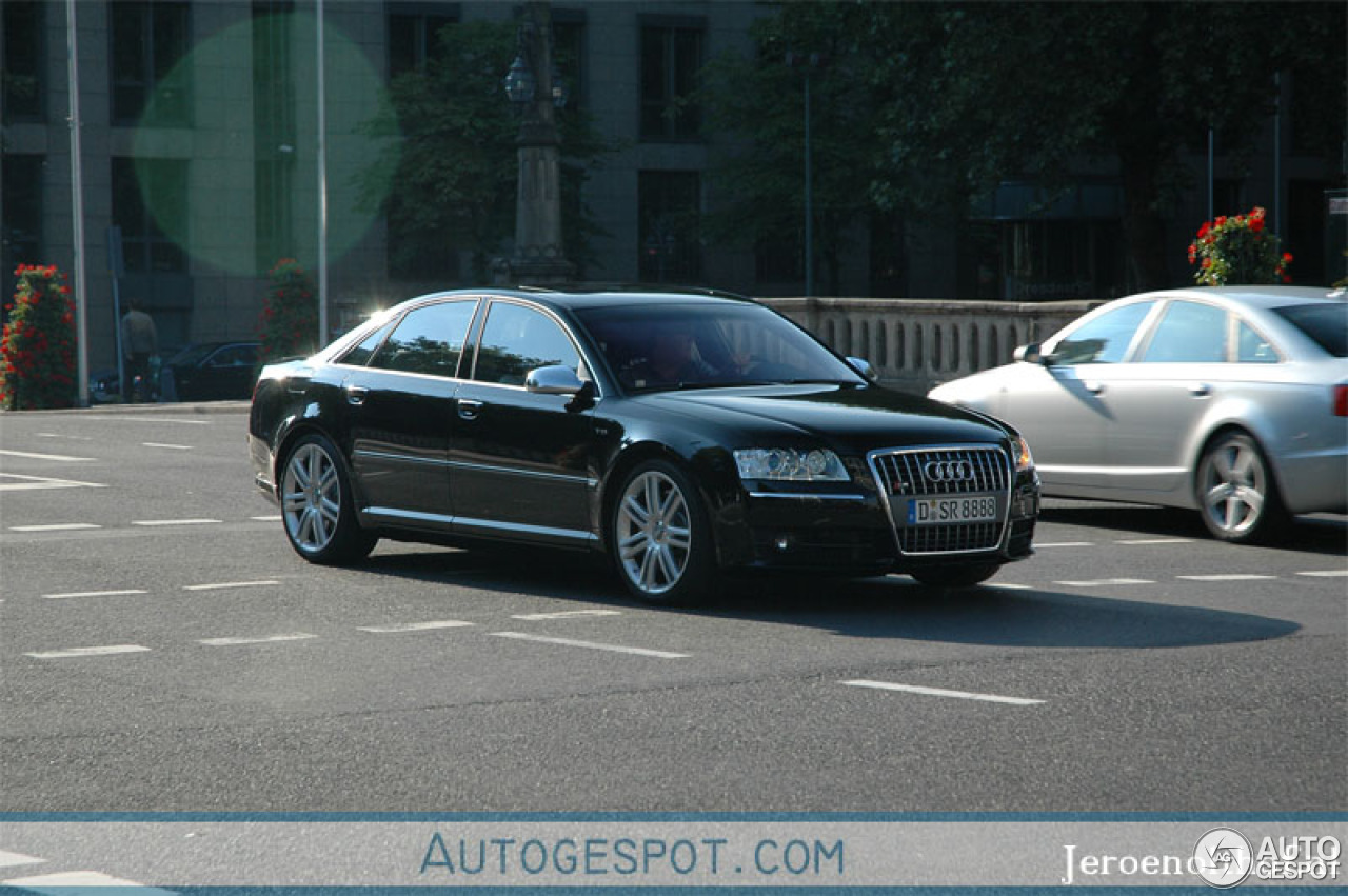 Audi S8 D3