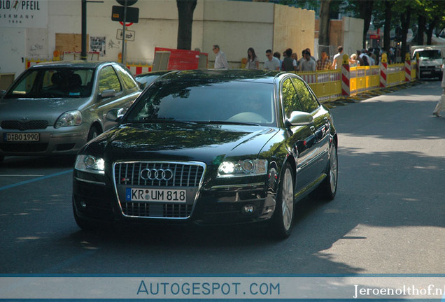 Audi S8 D3