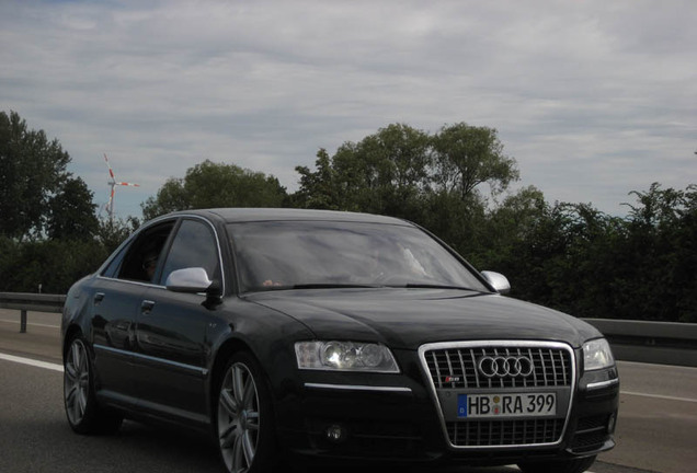 Audi S8 D3