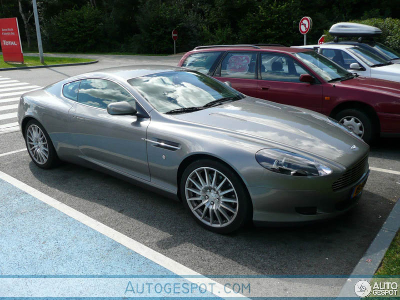 Aston Martin DB9