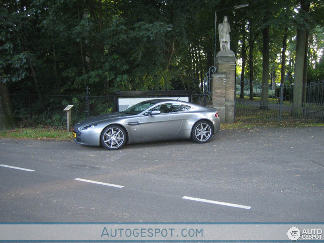 Aston Martin V8 Vantage