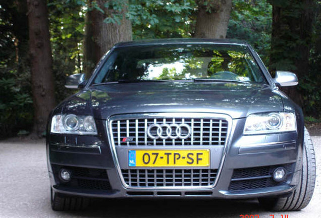 Audi S8 D3