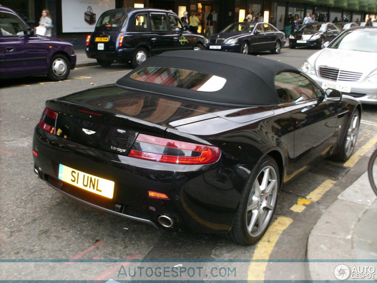 Aston Martin V8 Vantage Roadster