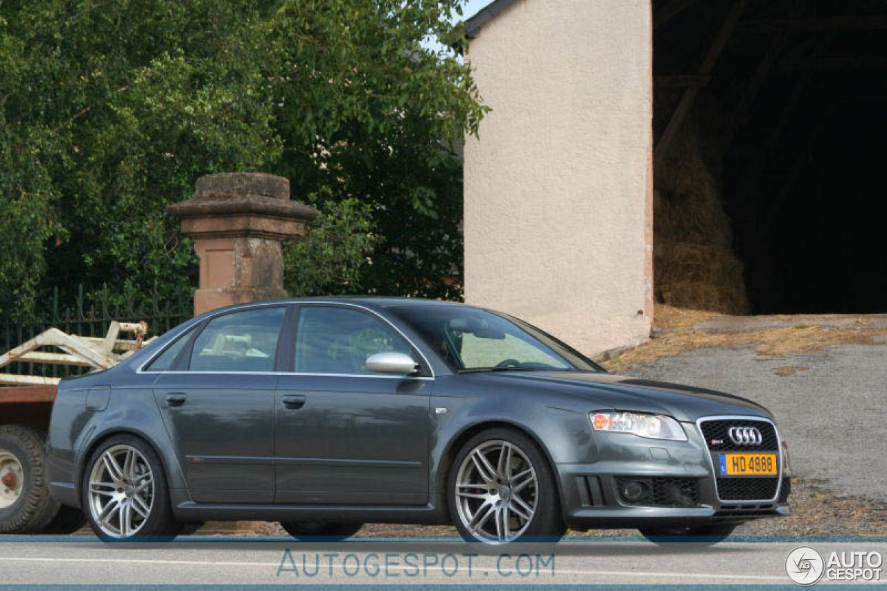 Audi RS4 Sedan