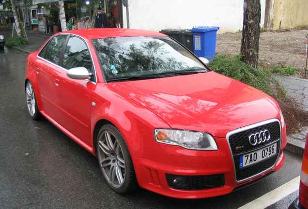 Audi RS4 Sedan