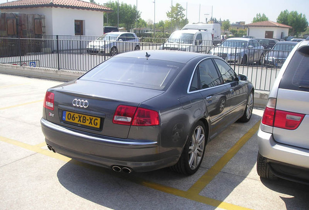 Audi S8 D3