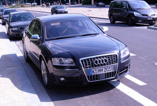 Audi S8 D3