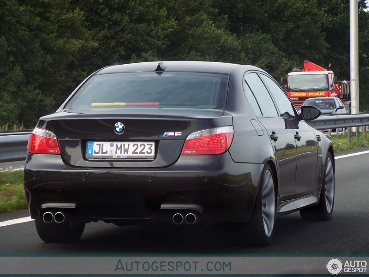 BMW M5 E60 2005