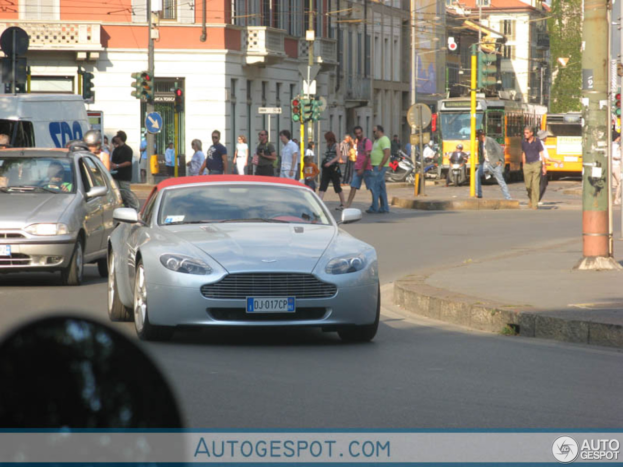 Aston Martin V8 Vantage Roadster