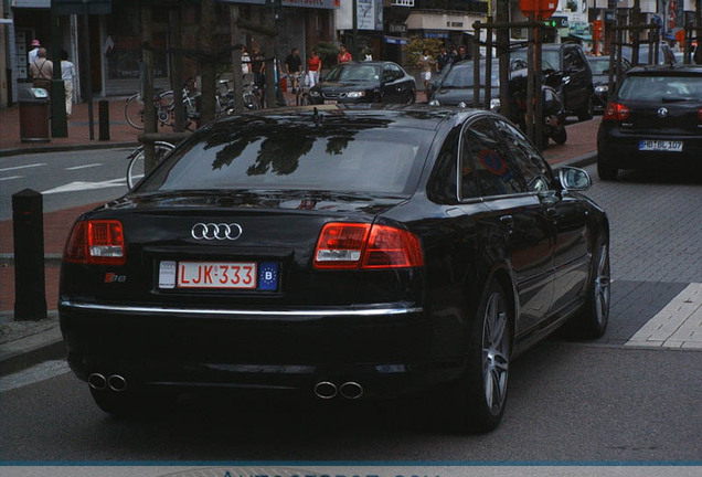 Audi S8 D3