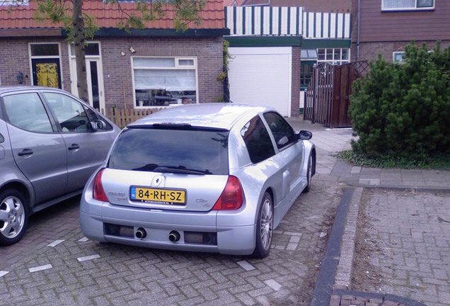 Renault Clio V6