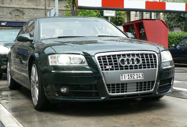 Audi S8 D3