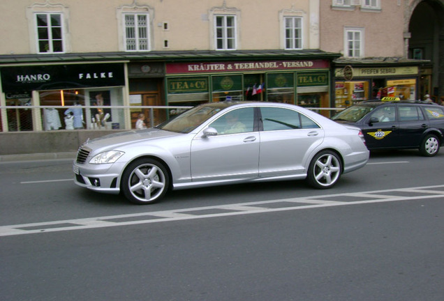 Mercedes-Benz S 65 AMG V221