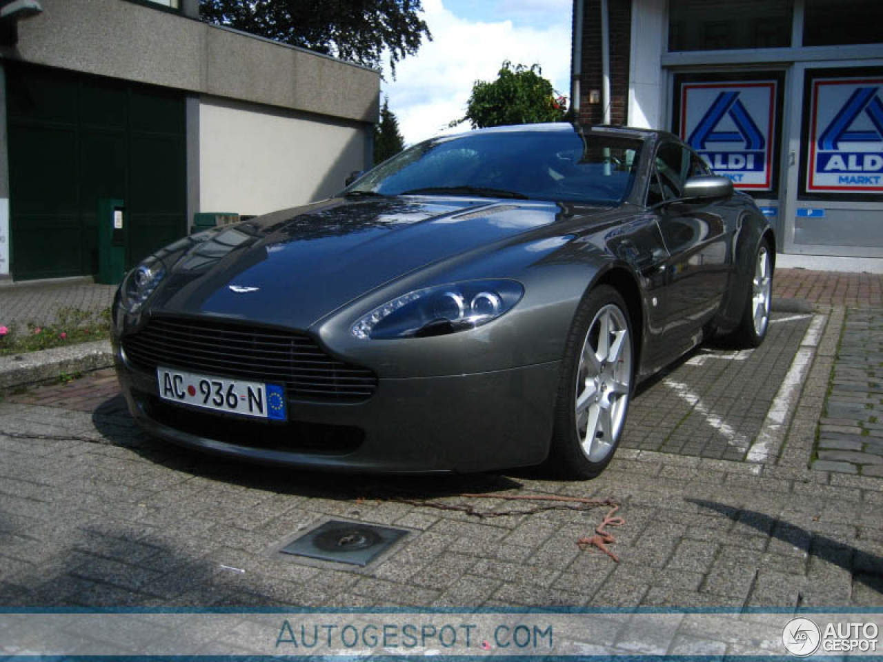 Aston Martin V8 Vantage