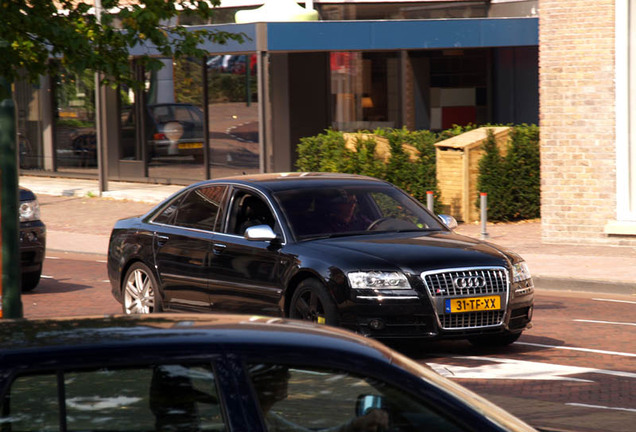 Audi S8 D3