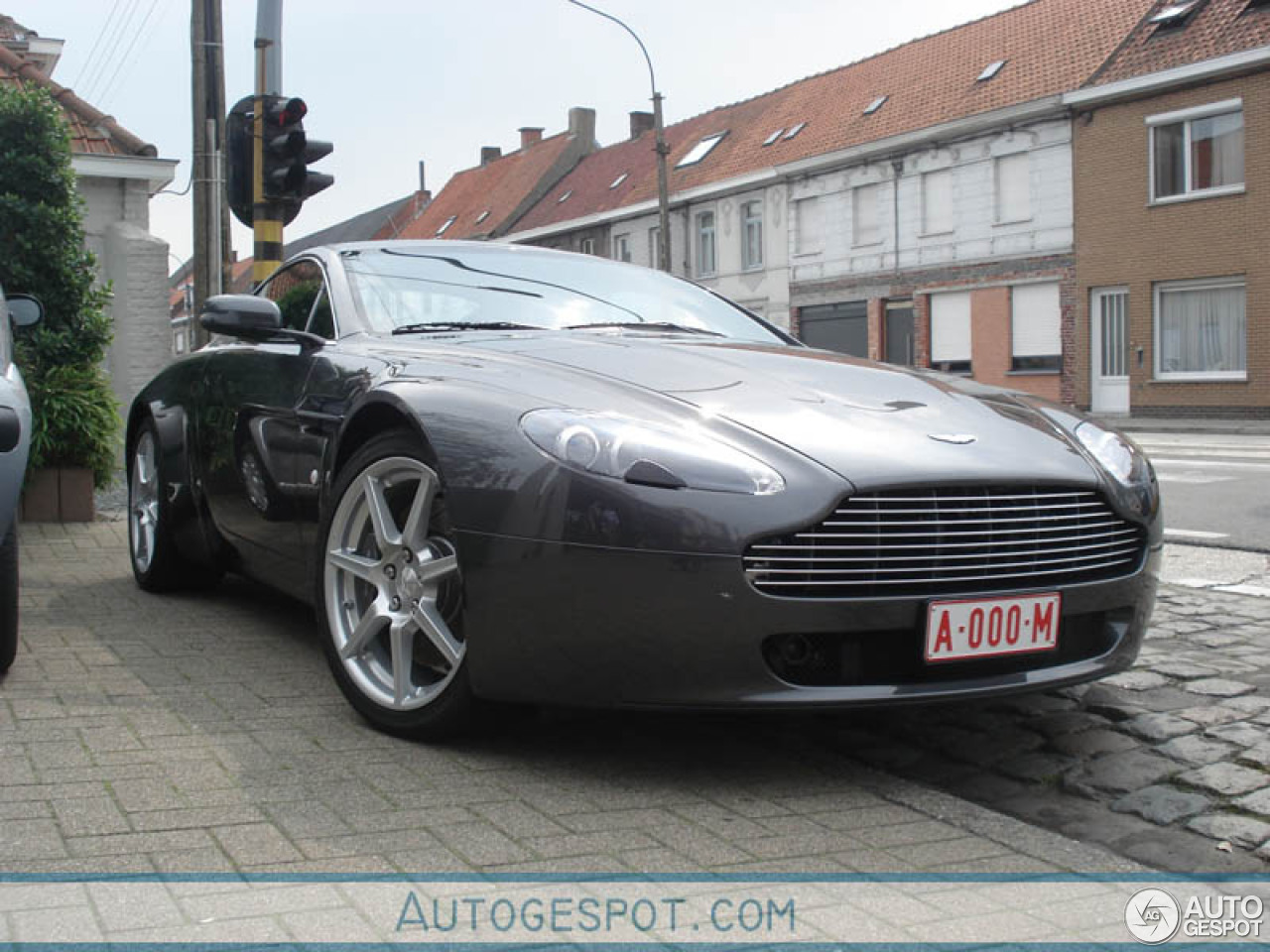 Aston Martin V8 Vantage