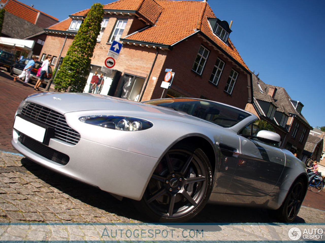 Aston Martin V8 Vantage Roadster