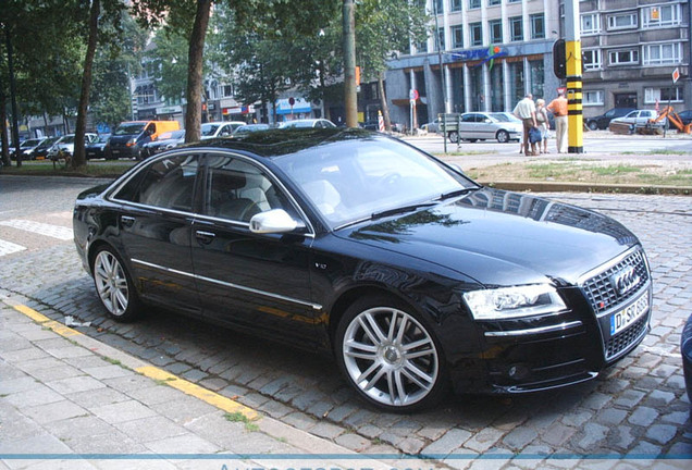 Audi S8 D3