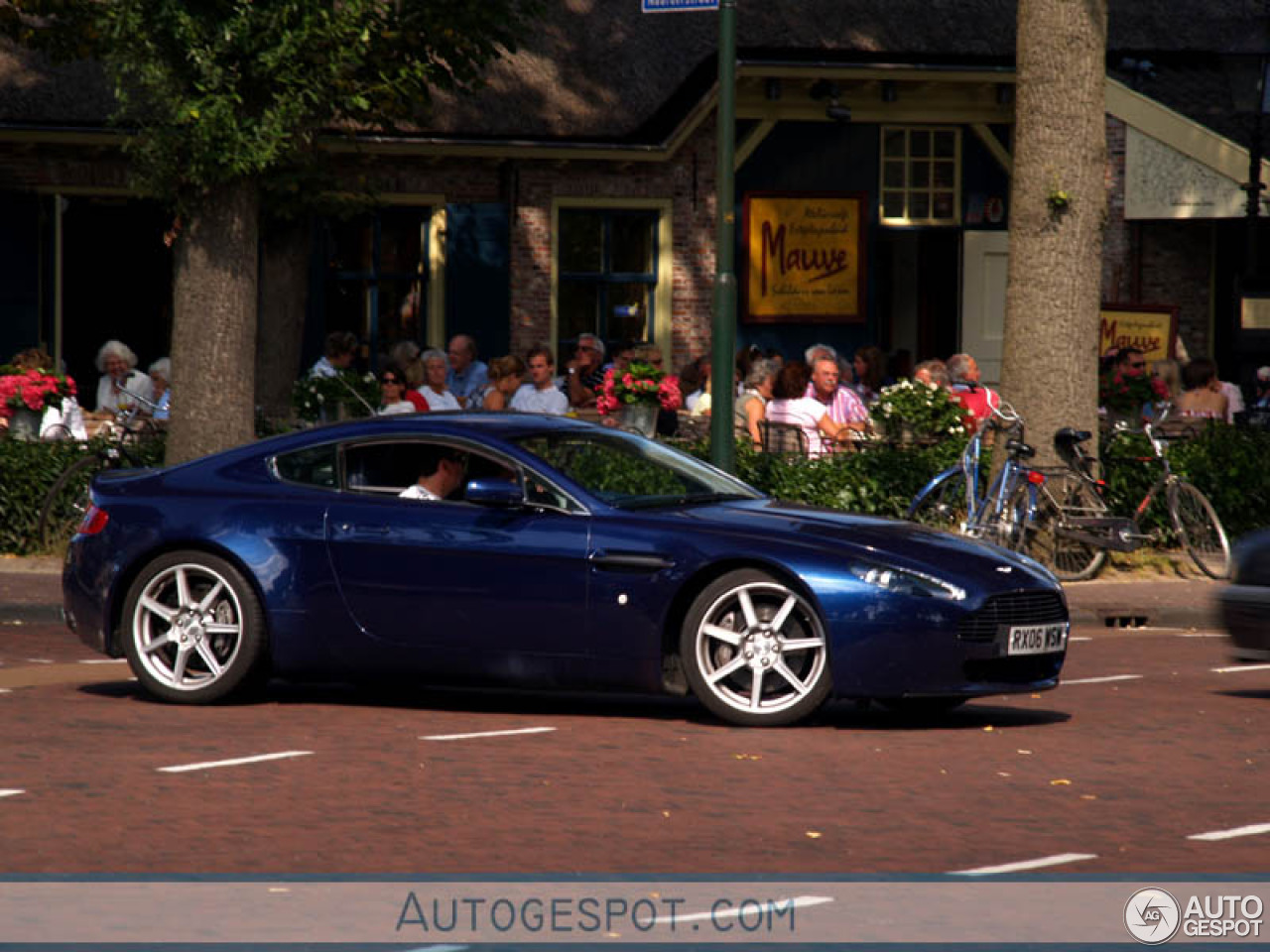 Aston Martin V8 Vantage