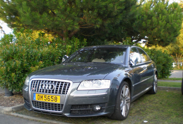 Audi S8 D3