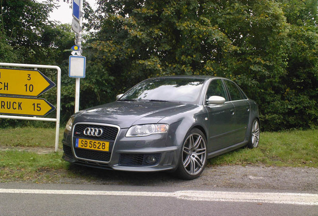 Audi RS4 Sedan