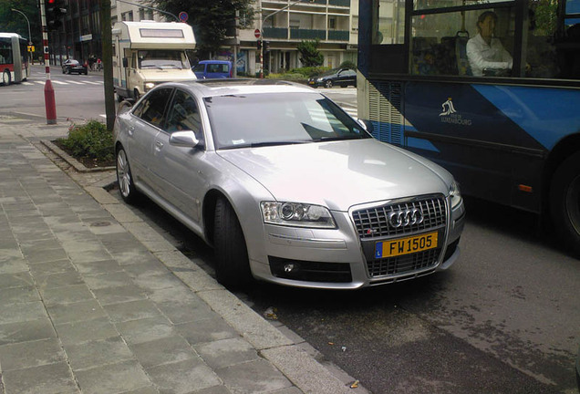 Audi S8 D3