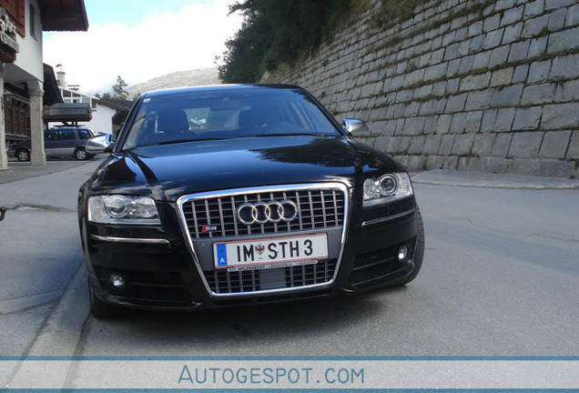 Audi S8 D3