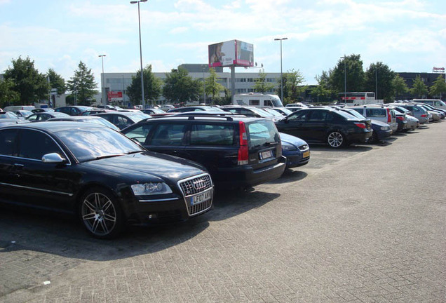 Audi S8 D3