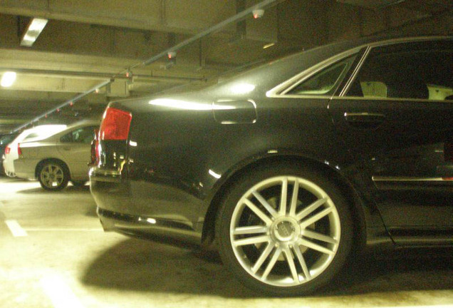 Audi S8 D3