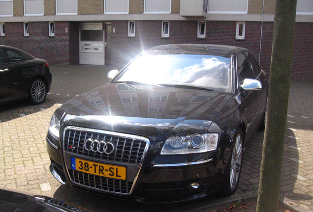 Audi S8 D3